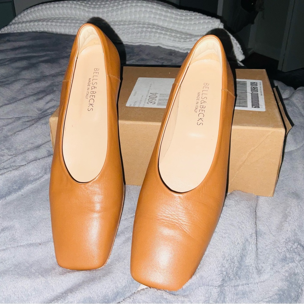BELLS & BECKS square soft camel leather flats 
Size 40 1/2